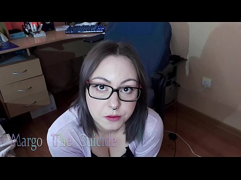 ❤️ Moza sexy con lentes chupa un consolador profundamente ante a cámara ❤️ Vídeo de sexo na pornografía gl.xxxshake.ru ﹏