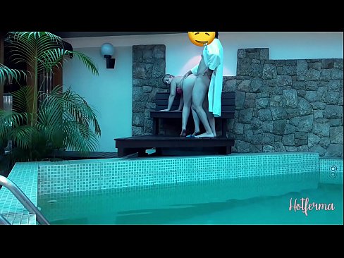 ❤️ O xefe invita a criada á piscina, pero non puido resistirse a un quente ❤️ Vídeo de sexo na pornografía gl.xxxshake.ru ﹏