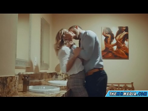 ❤️ Cando unha loura tetona seduce nun baño público ❤️ Vídeo de sexo na pornografía gl.xxxshake.ru ﹏